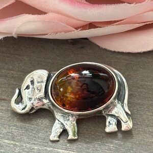 Silver 925 Elephant Brooch with Amber Stone Vintage